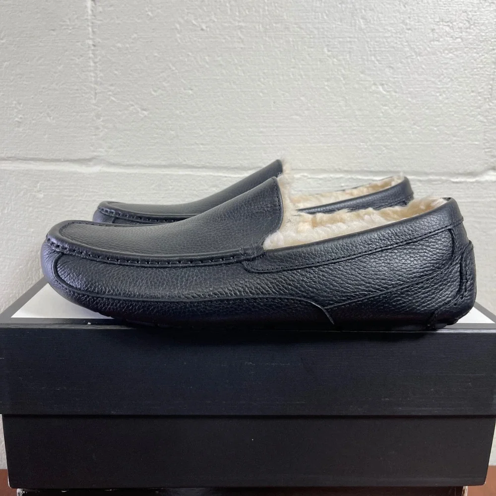 UGG Ascot 5379B Black Leather Moccasin Shearling Slippers Slip On Men's 12